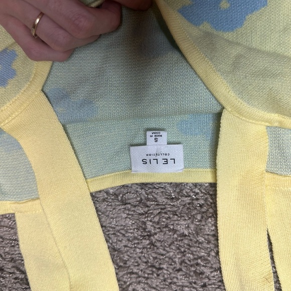 Le Lis Yellow Crop Top with Blue Floral Pattern - Picture 3 of 5